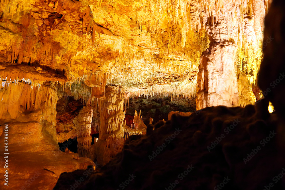 Eingang zu den Tropfsteinhöhlen Coves dels Hams in Manacor. Mallorca, Spanien, Europa   --  
Entrance to the stalac
Entrance to the stalactite caves Coves dels Hams in Manacor. Mallorca, Spain, Europe