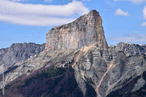 Le Mont Aiguille (alt 2087 m), vu depuis le Goutaroux