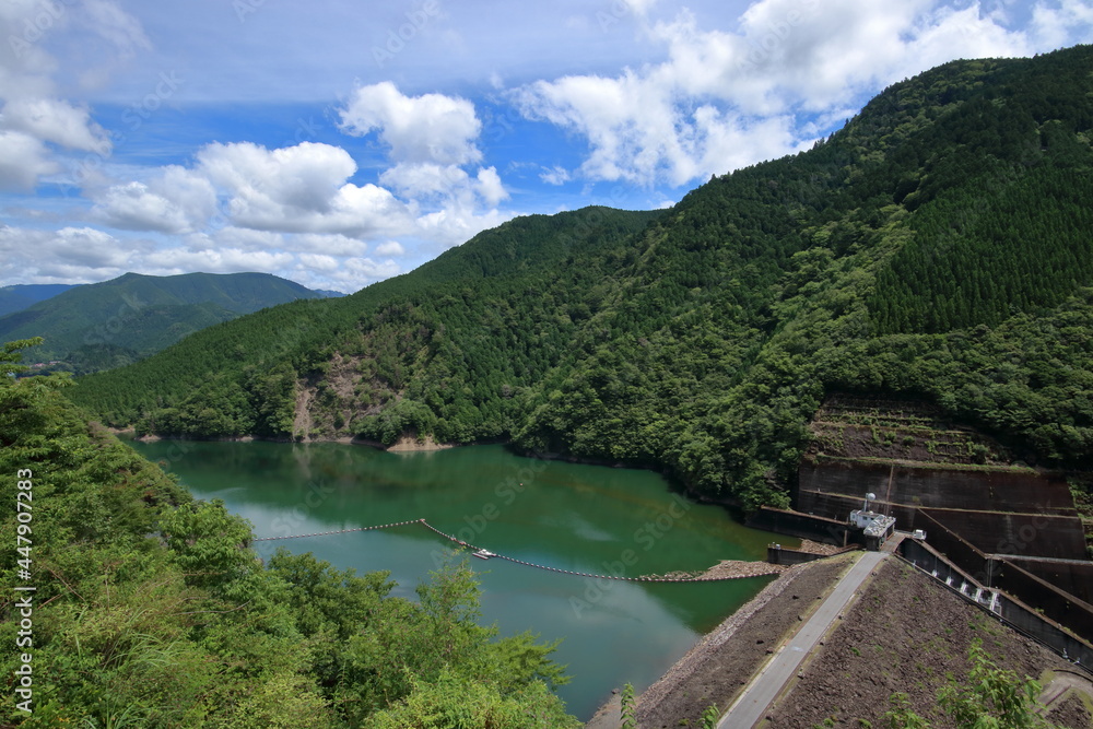 魚梁瀬ダム　四国で最も高いダム　初夏　（高知県　北川村　馬路村）