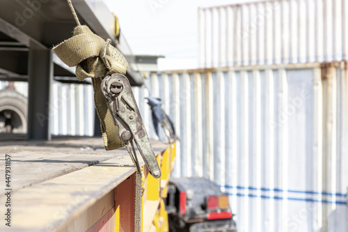 Ratchet Strap for fastening products to prevent falling on the truck with transportation work