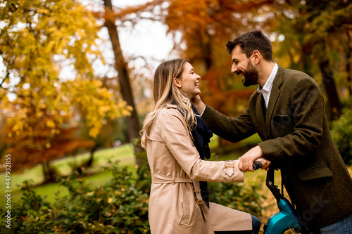 Young couple in the autumn ...