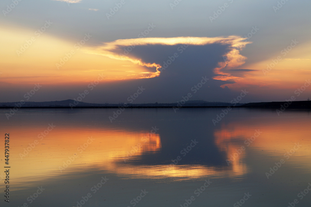 Fototapeta premium Beautiful sunset on the lake.