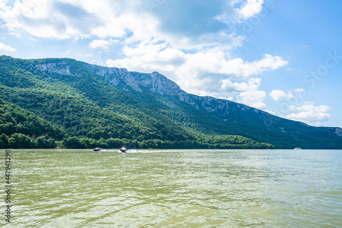 Obraz na płótnie Bootstour auf Donau bei Eselnița w salonie