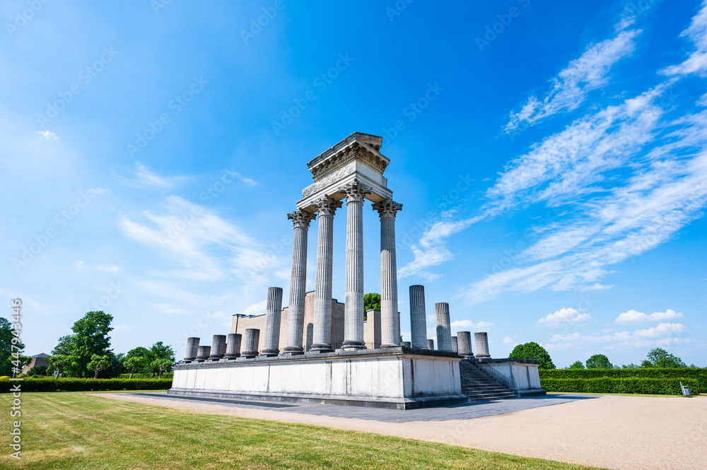 Römischer Hafentempel im Römerpark Xanten am Niederrhein