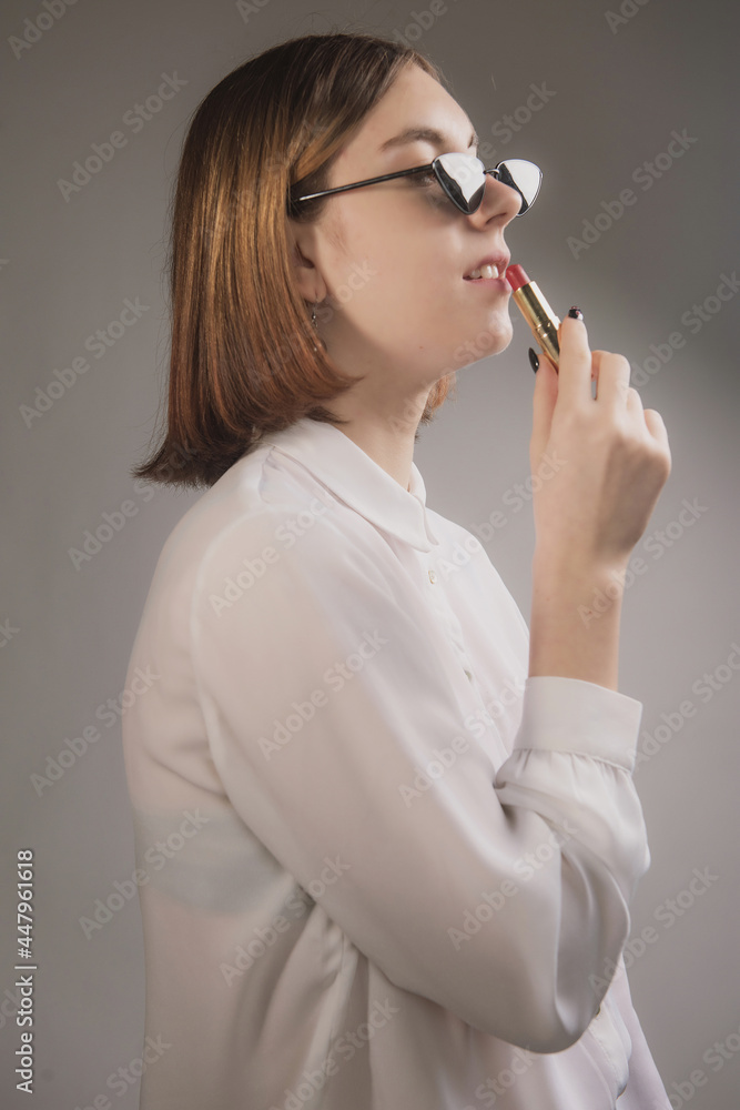 Obraz premium girl in white blouse, black jacket and sunglasses posing