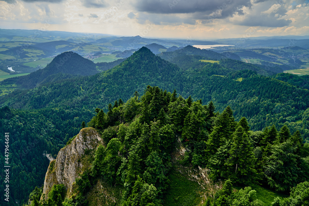 Beautiful aerial panoramic view of the Pieniny National Park, Poland in sunny day from Trzy Korony - English: Three Crowns (the summit of the Three Crowns Massif)