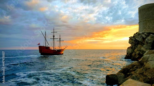 Valokuva boat at sunset