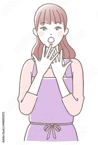 エプロン姿で驚く女性