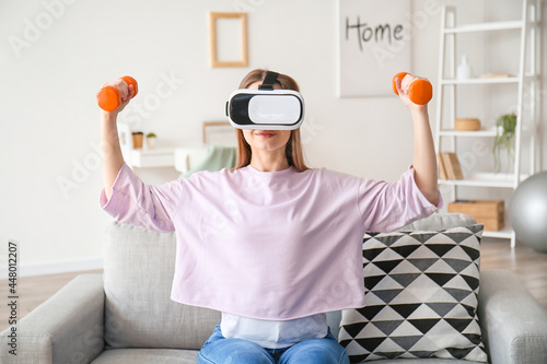 Young woman with virtual re...