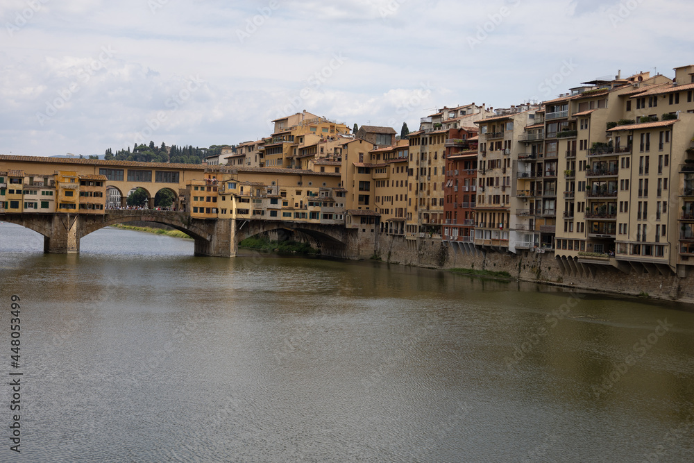 Altstadt in Florenz mit berühmter Brücke und Ausblicken