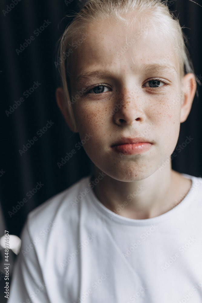Handsome blonde guy isolated on grey background. Teenager stylish emotional portrait
Handsome blonde guy isolated on grey background. Teenager stylish emotional portrait