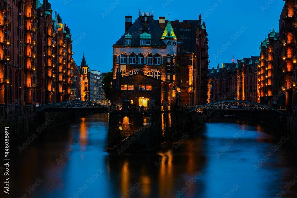 Architektur zur blauen Stunde Architektur zur blauen Stunde