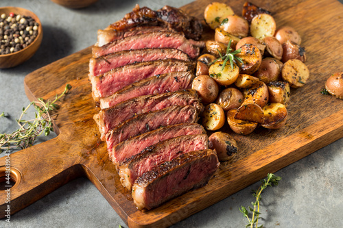 Tableau sur toile Homemade New York Strip Steak