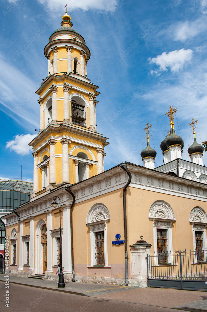 The Church of St. Nicholas in Tolmachi serves as a branch of the world-famous Tretyakov Gallery. The most valuable Orthodox icons are kept in this church.      