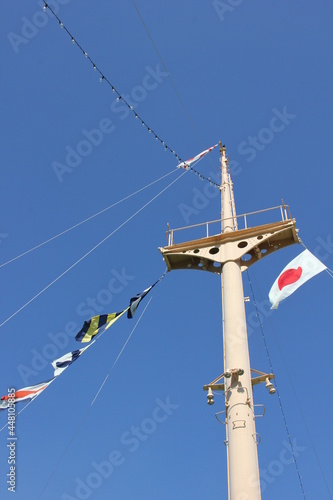 日本の客船の旗 青空バック コピースペース
