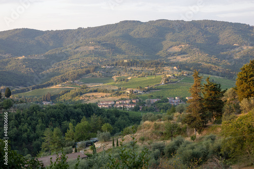 Ausblick in der Toskana mit wundersch  ner Landschaft