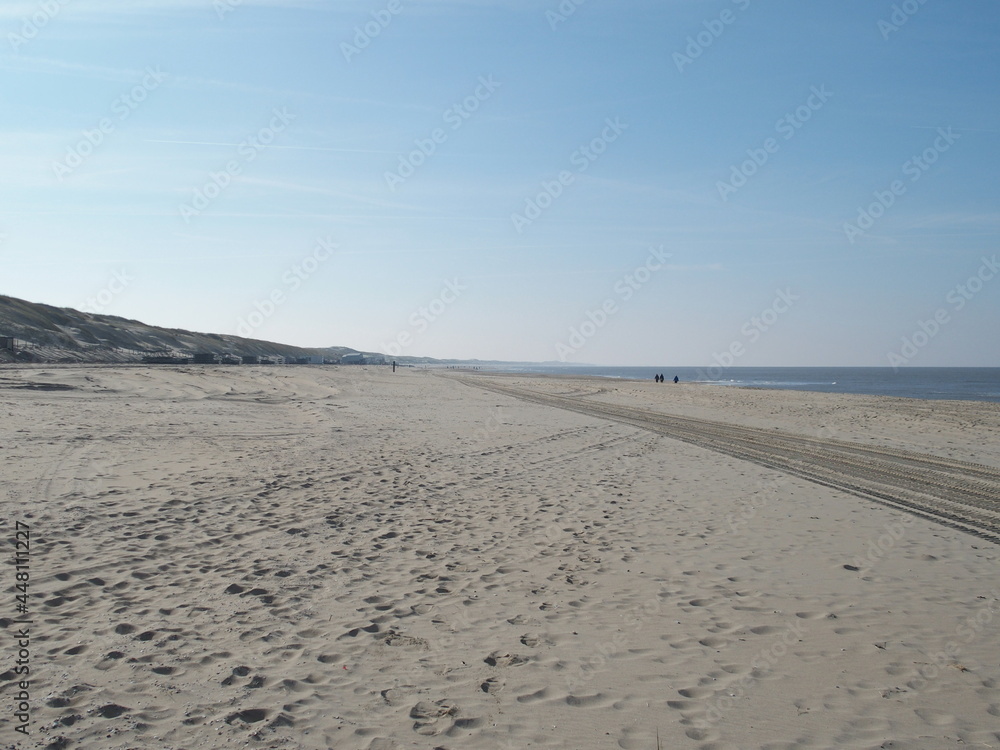 Endlos weiter Strand in Nordholland, Niederlande Endless expanse on the beach of North Holland, the Netherlands