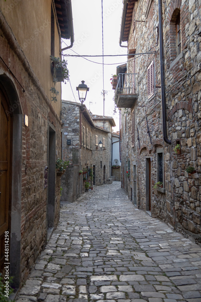 wunderschöne altstadt in der Toskana mit tollen kleinen gassen und mauern