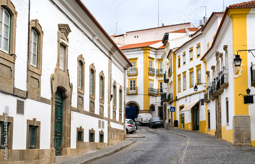 Architecture of the old town of Evora in Portugal © Leonid Andronov