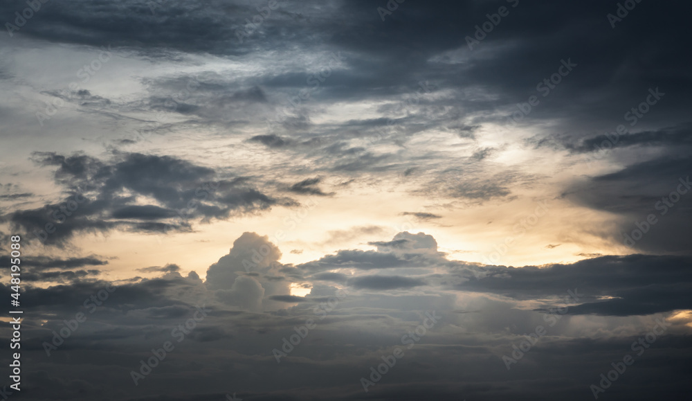 Obraz premium Beautiful sunset sky above clouds with dramatic light, Beautiful blazing sunset landscape, Copy space, Selective focus.