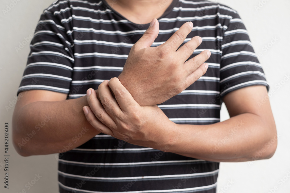 man hand with numbness and pain in the wrist has pain and tingling in