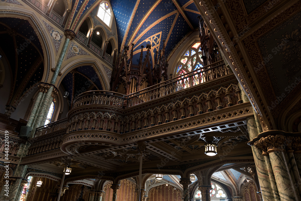 Galerie der Basilika Notre Dame in Ottawa mit Orgel