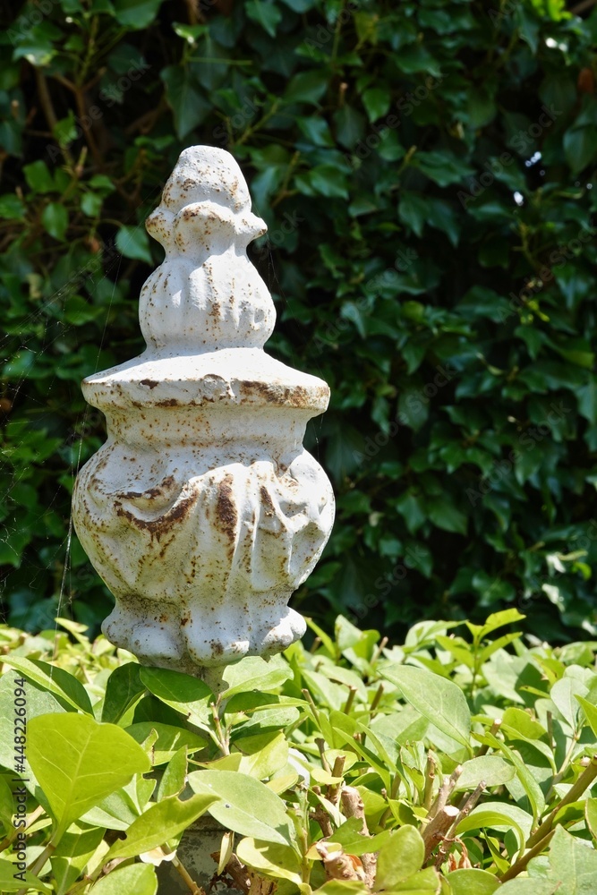 Obraz premium Spitze eines eisernen Zaunpfahls