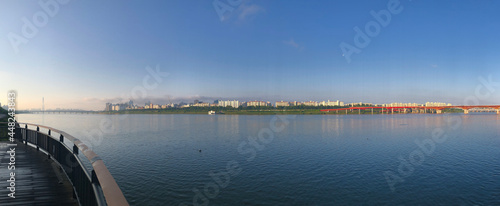 달이 지지 않은 아침의 한강 파노라마