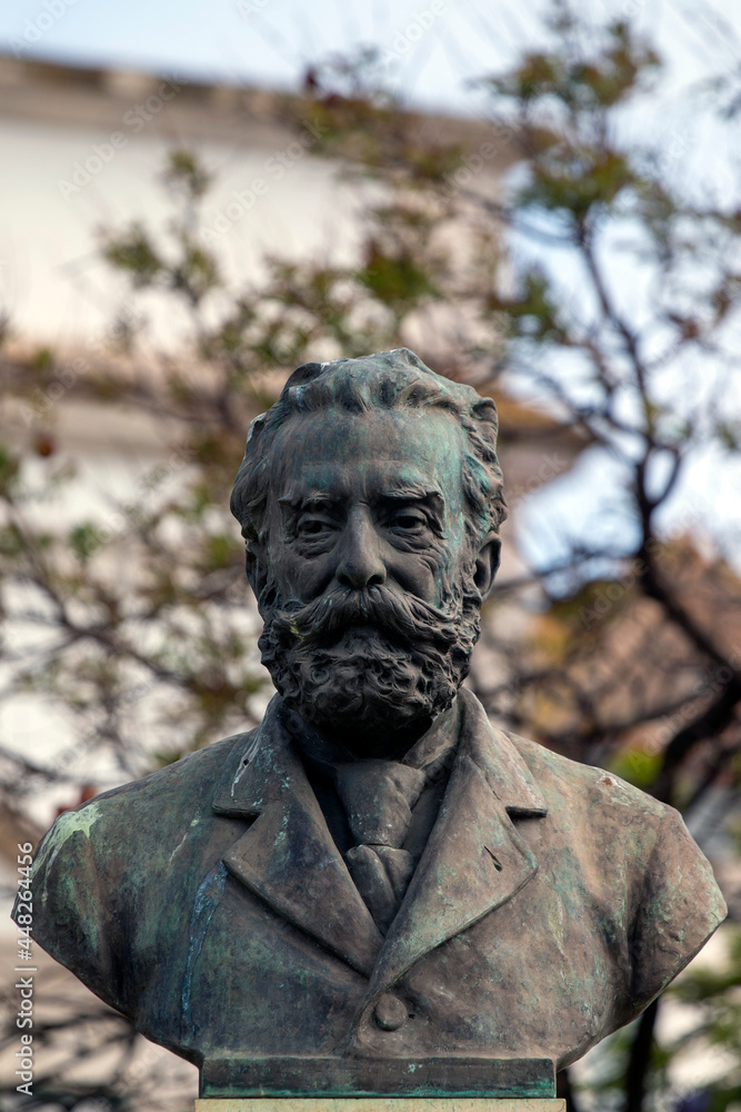 Garden Manuel Bivar bust statue