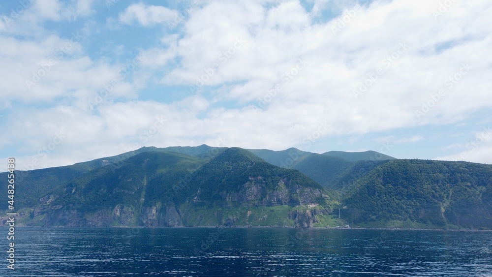 Obraz premium 知床半島 知床クルーズ 知床岬 世界遺産 知床国立公園 北海道