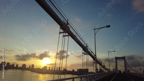 東京ドライブ　車窓　首都高11号　レインボーブリッジ　日の出　