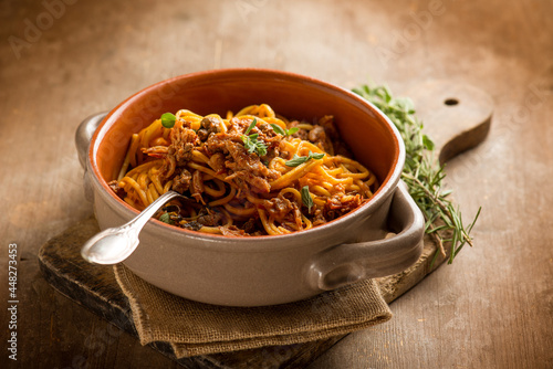 Fotografi spaghetti with hare ragout traditional italian recipe