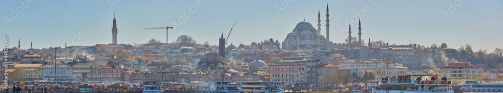 Obraz premium Istanbul, Turkey - 1 April, 2017: Panorama of Cityscape of Golden horn with ancient and modern buildings