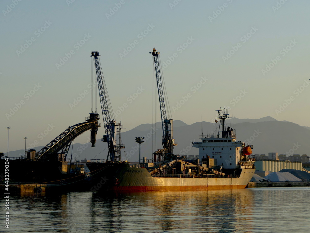 Schiff im Hafen von Malaga