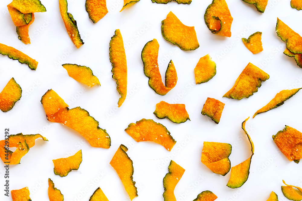 Naklejka premium Green pumpkin slice chips on white background.