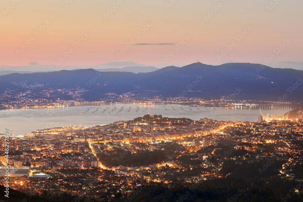 Obraz premium Panoramic of a sunset over the city of Vigo.