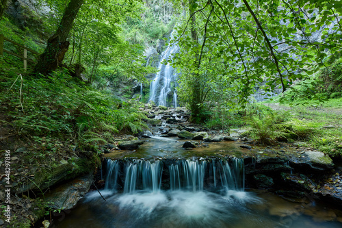 Fotografia Large waterfall formed in the area of Galicia known as Las Hortas waterfall