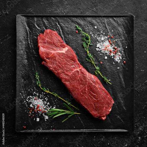 Tableau sur toile Raw sirloin steak with thyme, rosemary and spices