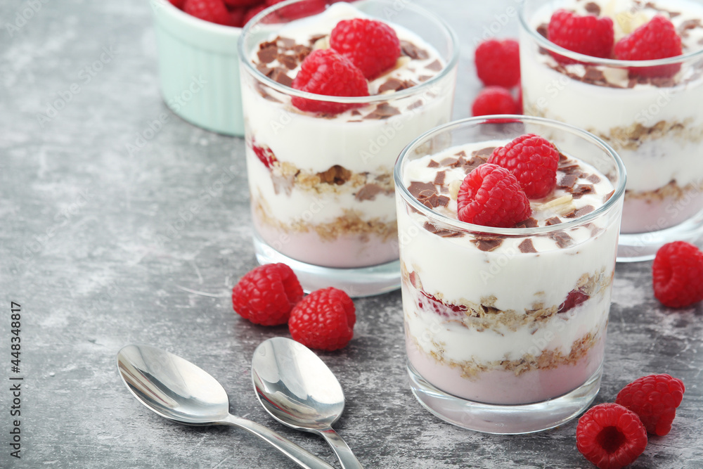 Granola with yogurt trifles with raspberry Granola with yogurt trifles with raspberry