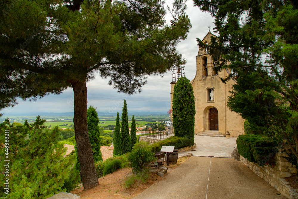 Fototapeta premium Church in Gigondas, France
