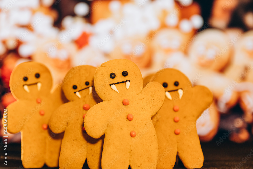 Naklejka premium Scary halloween cookies, selective focus decoration on the black background. Halloween style