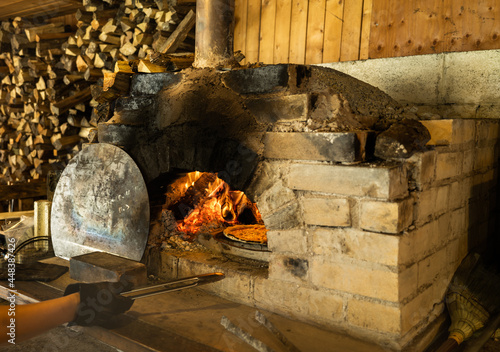 石窯ピザ調理中