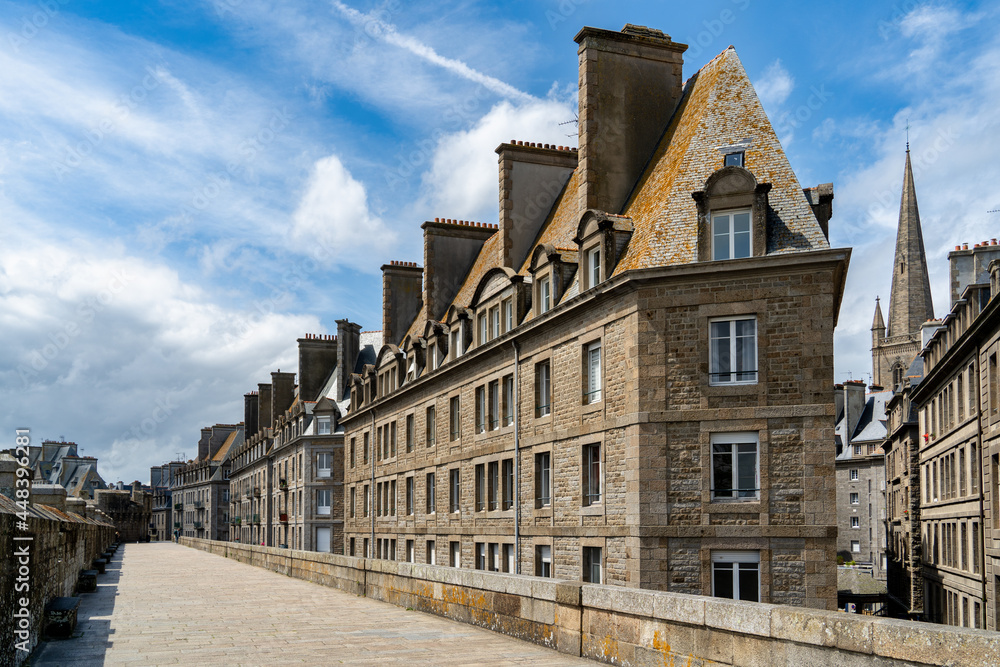 foto der Altstadt und der Stadtmauer von Saint Malo, Bretagne, Frankreich