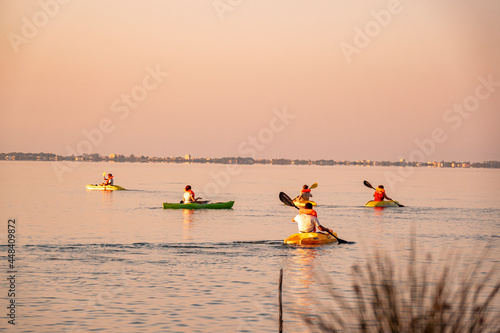 Kayak e canoe al tramonto 