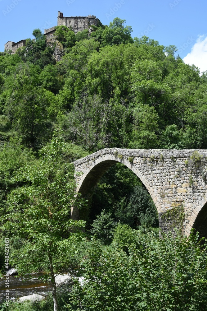 Pont du Diable et église de Chalencon, Auvergne, France Pont du Diable et église de Chalencon, Auvergne, France