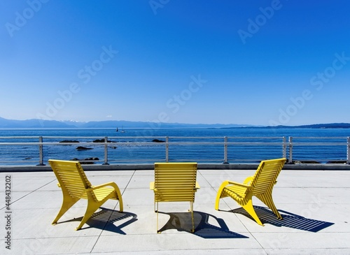 Obraz na płótnie Yellow Adirondack chairs adorn the promenade near Ogden Point in Victoria BC w salonie