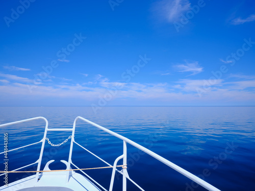 ボートから見る海 © makieni