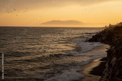 La playa y el mar relajado en una tarde bonita de vacaciones  © Andres