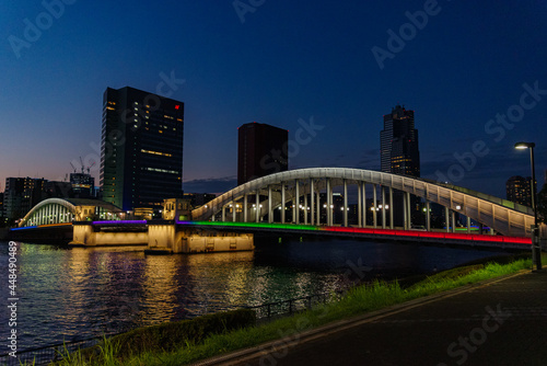 東京にある勝鬨橋（かちどきばし）の夜景や、勝鬨橋から見えた東京の街の景色 photo