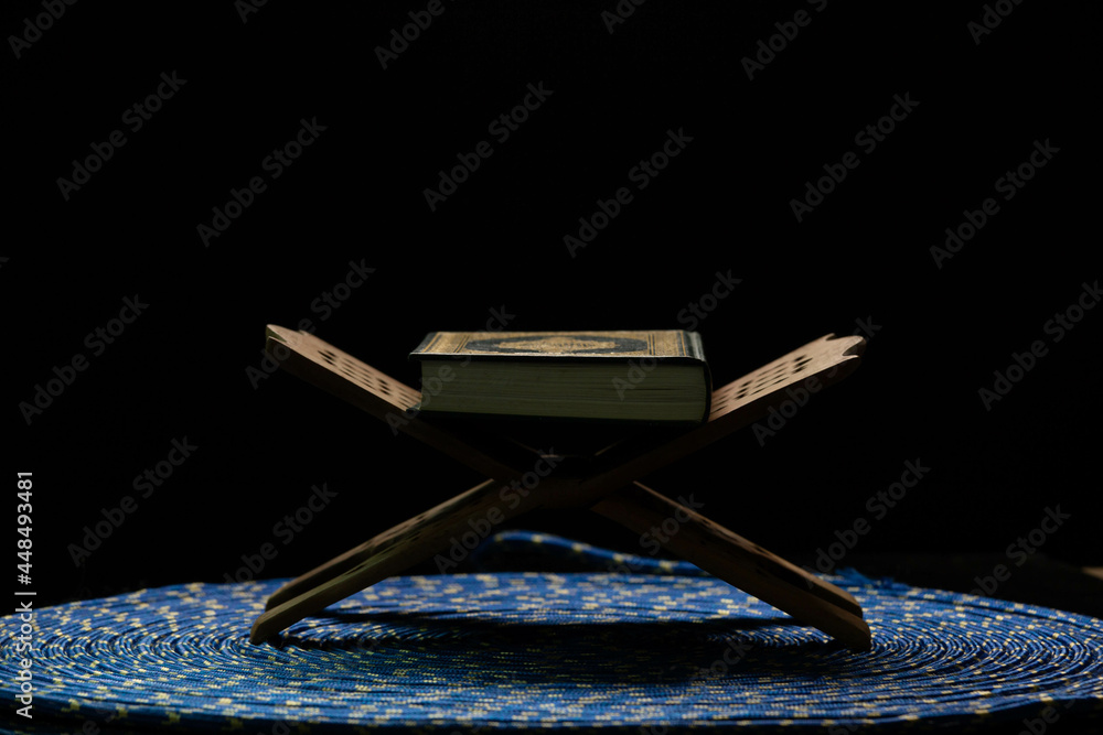 custom made wallpaper toronto digitalThe Quran is a book that is a source of knowledge. The practice and study of Islam is open to reading in the mosque.